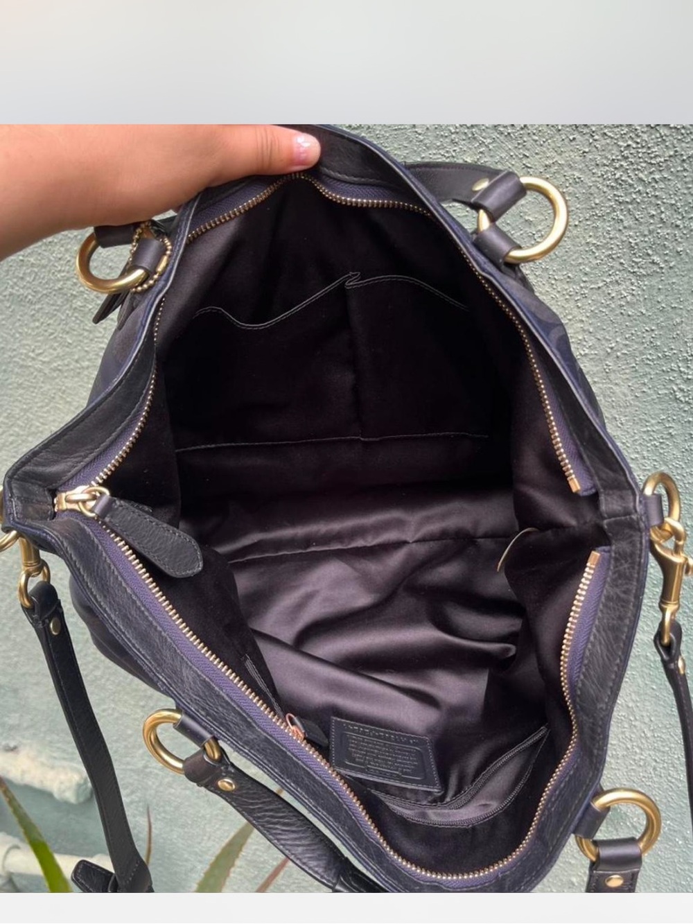 Vintage Y2K rare Navy and Black Signature Jacquard Tote with Gold Hardware - Picture 4 of 5